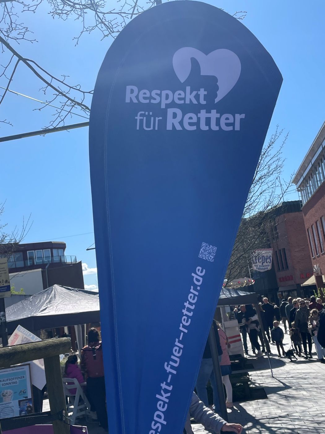 Beachflag "Respekt für Retter bei einer Veranstaltung in Bad Schwartau