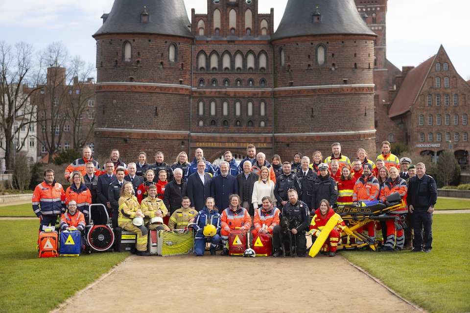Gruppenfoto Respekt für Retter Holstentor Lübeck