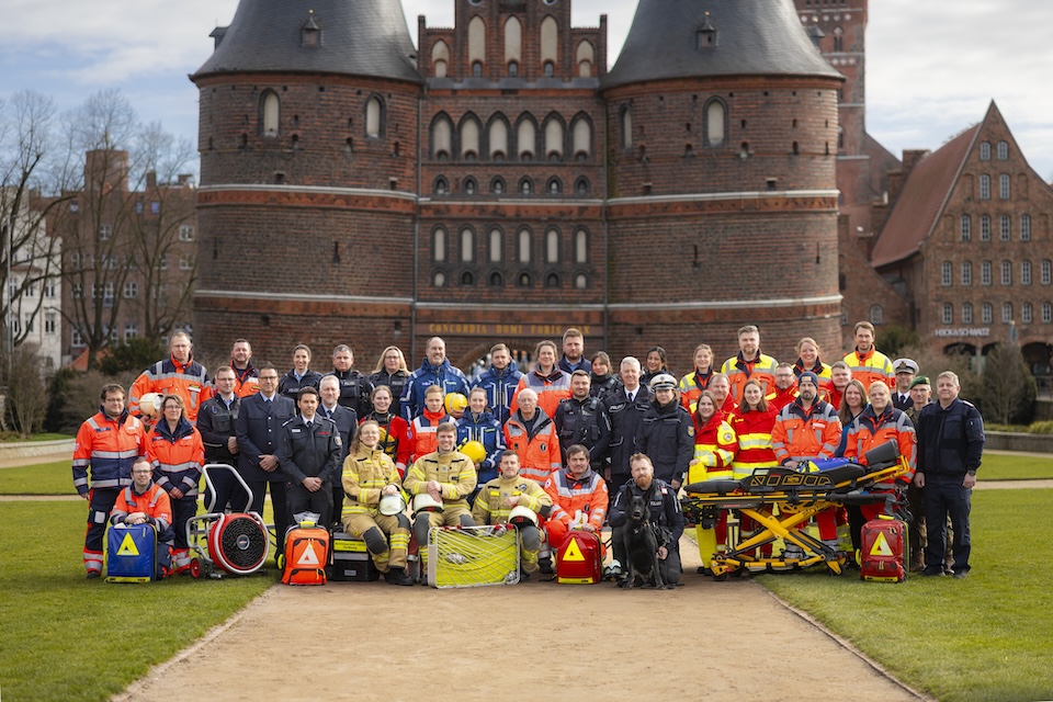 Gruppenfoto Respekt für Retter Holstentor Lübeck